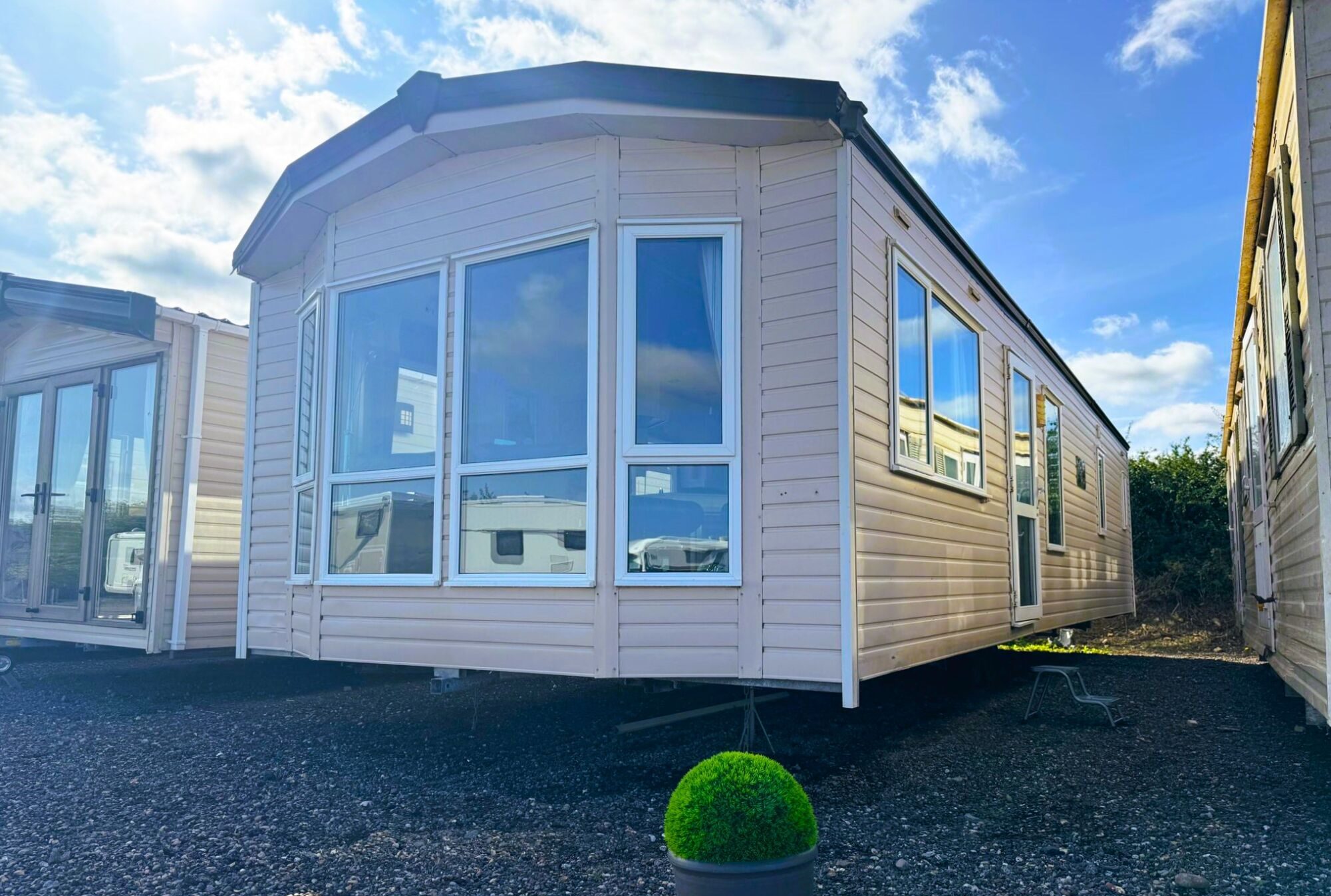 Cosalt Studio Extra Pre Owned 2007 exterior