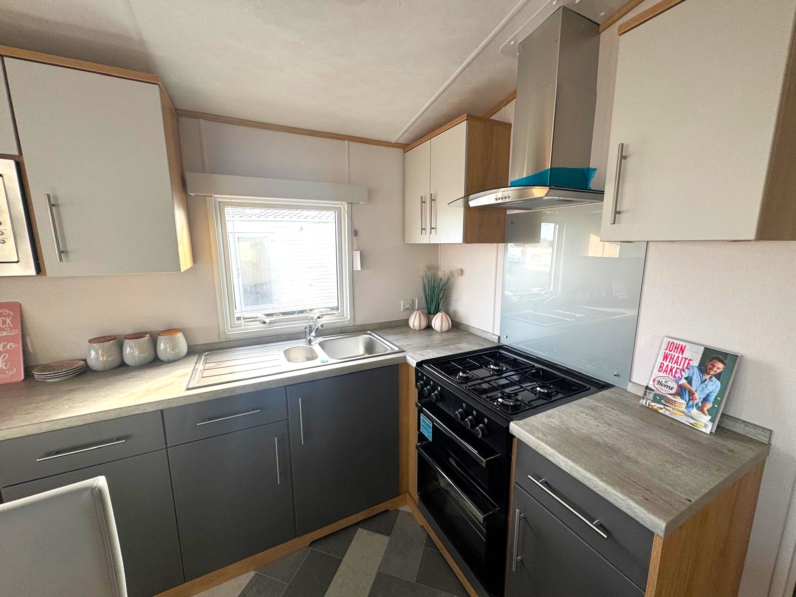 New Carnaby Silverdale Static Caravan Oven with gas hob