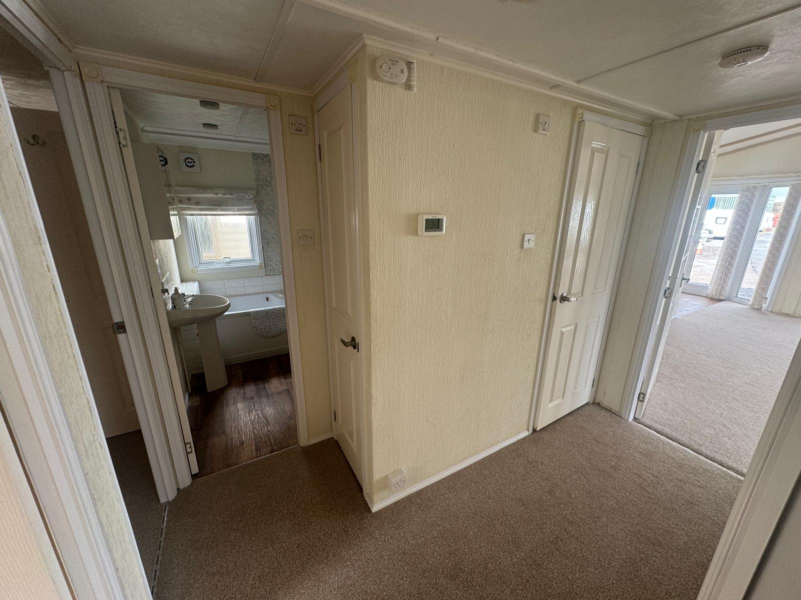 2005 Preowned Cosalt Matisse Twin Lodge Static Caravan hallway