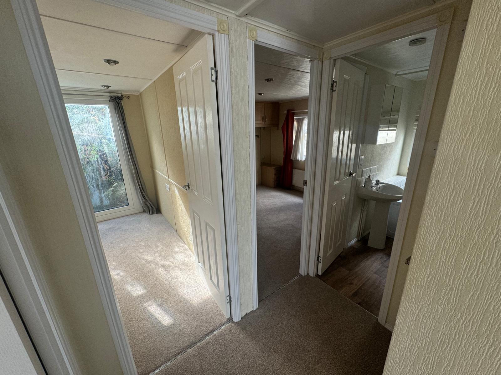 2005 Preowned Cosalt Matisse Twin Lodge Static Caravan hallway