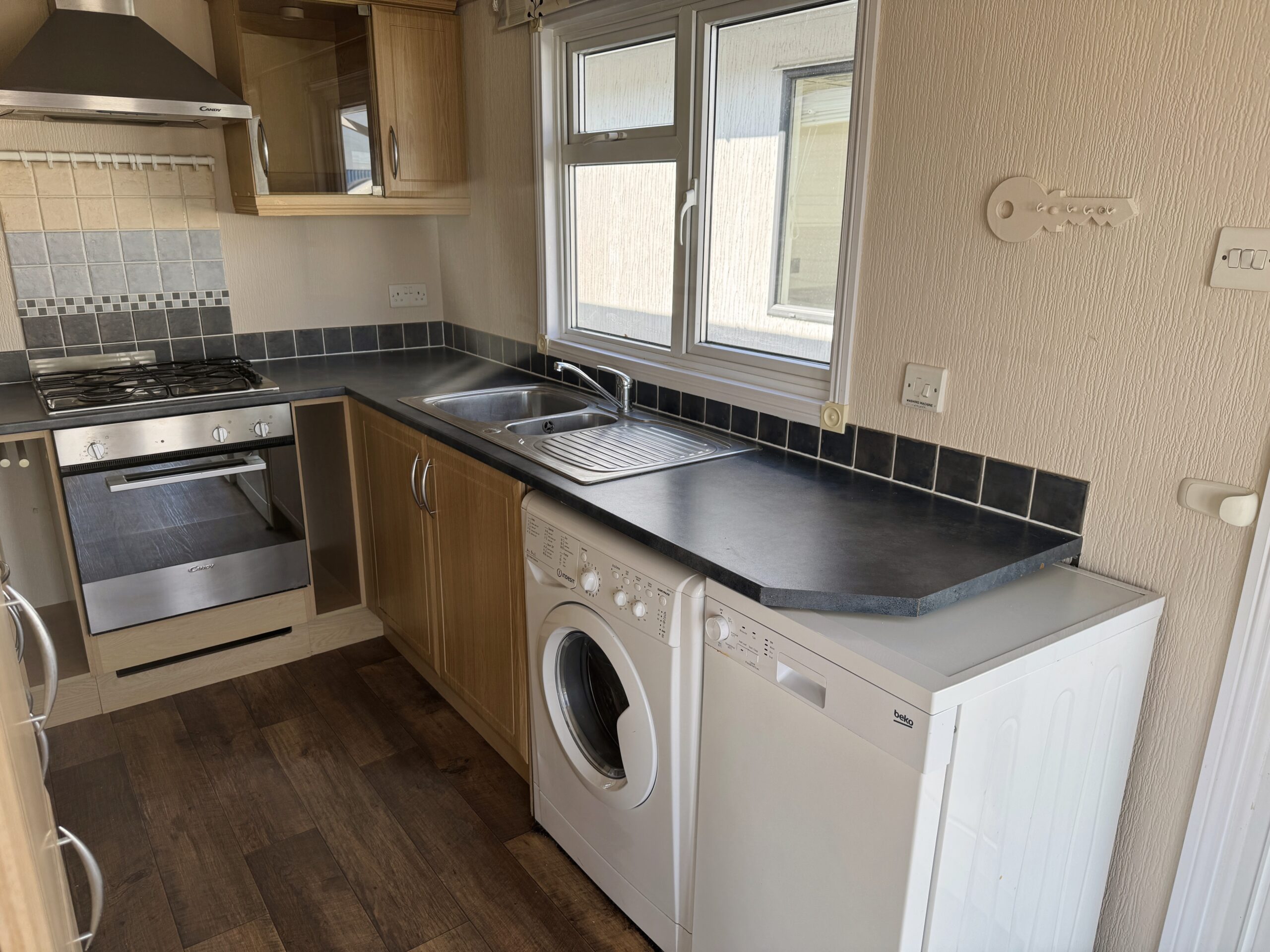 Preowned Cosalt Matisse 2005 Lodge kitchen