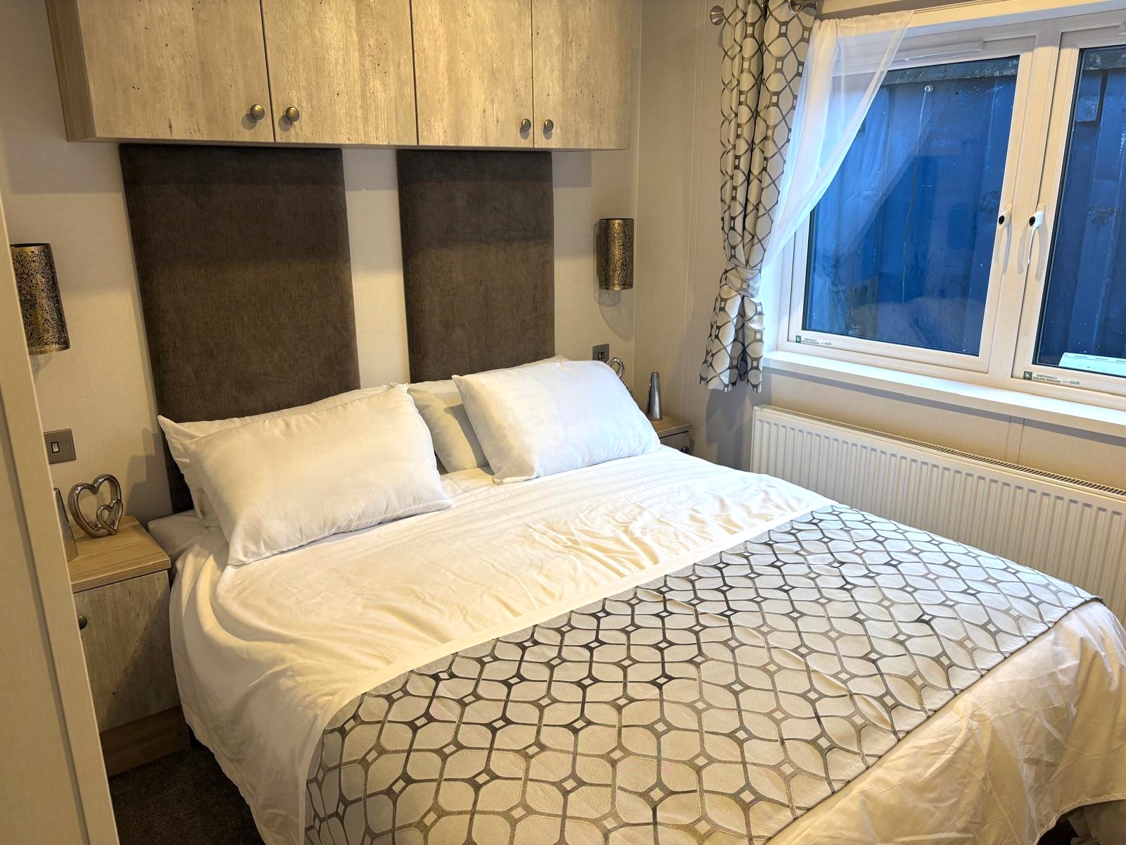 New Delta Beverley Lodge Static Caravan 38x12 2 Bed master bedroom