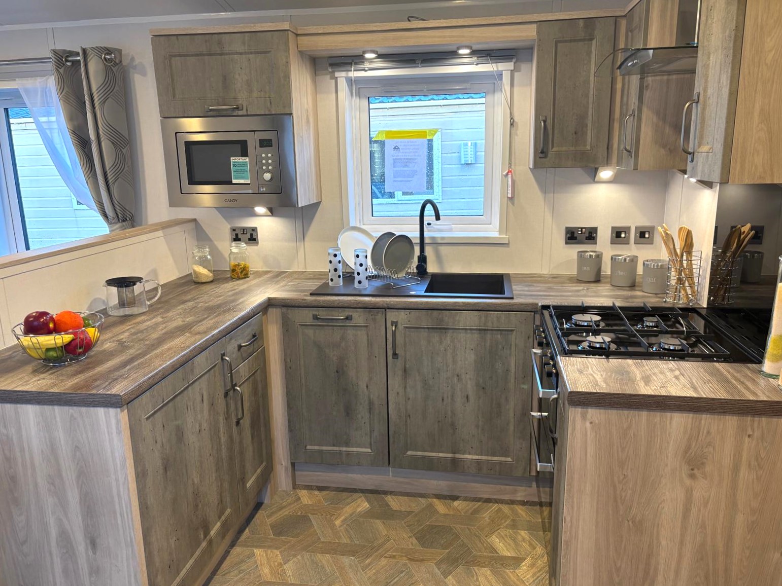 New Delta Beverley Lodge Static Caravan 38x12 2 Bed kitchen
