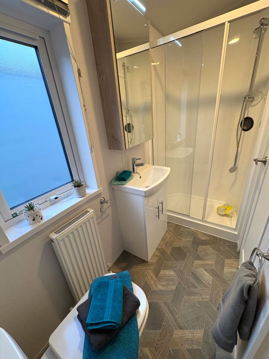 New Delta Beverley Lodge Static Caravan 38x12 2 Bed shower room