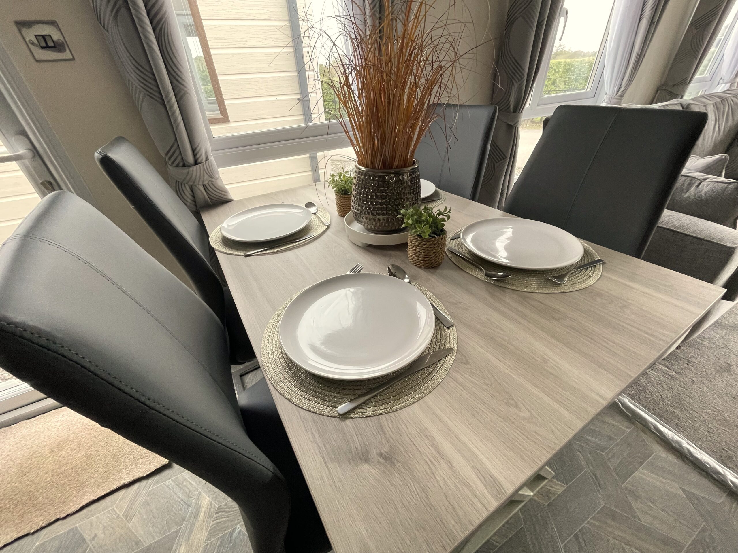 Delta Superior static caravan freestanding table and chairs