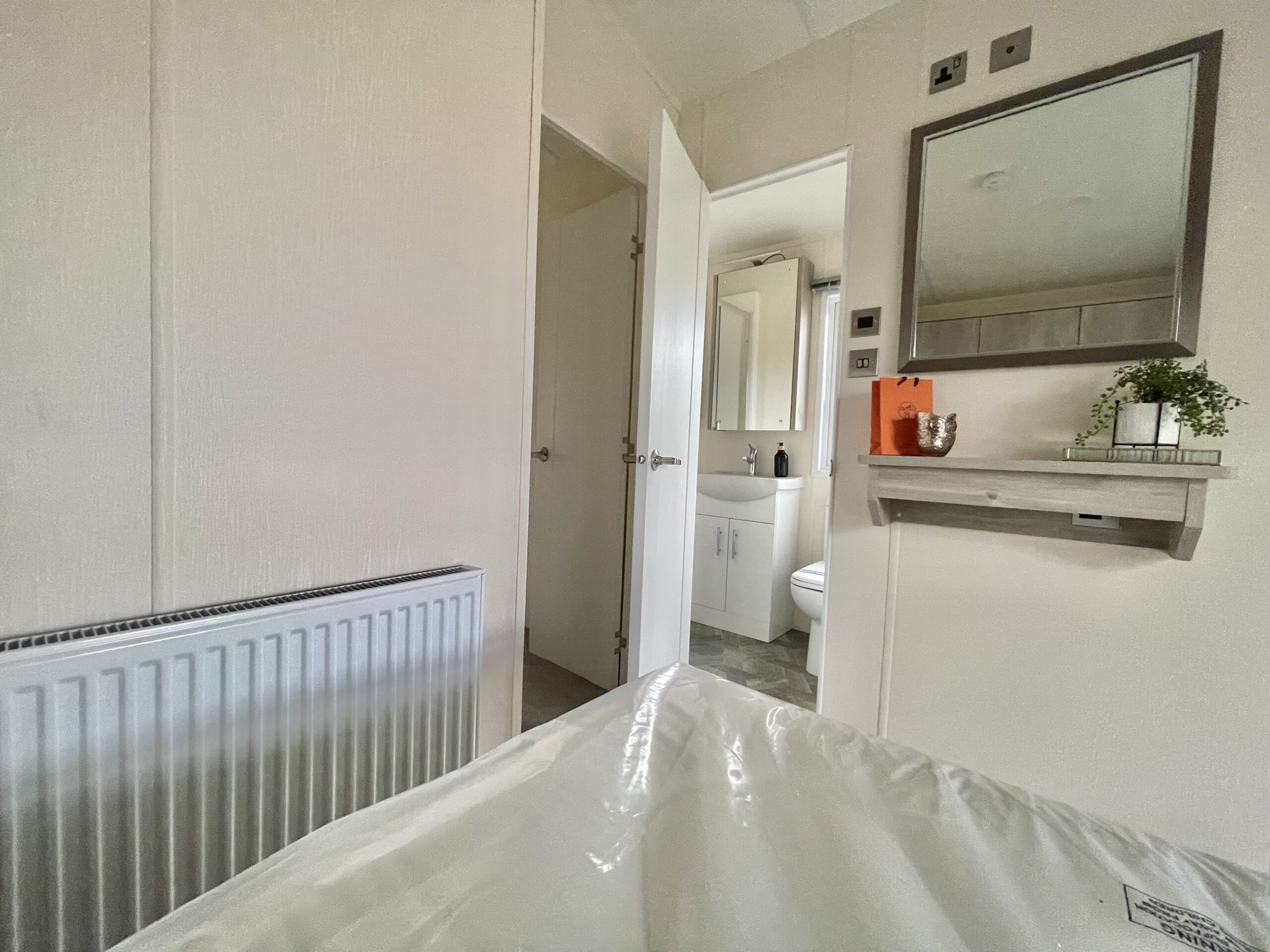 Delta Superior static caravan master bedroom with ensuite