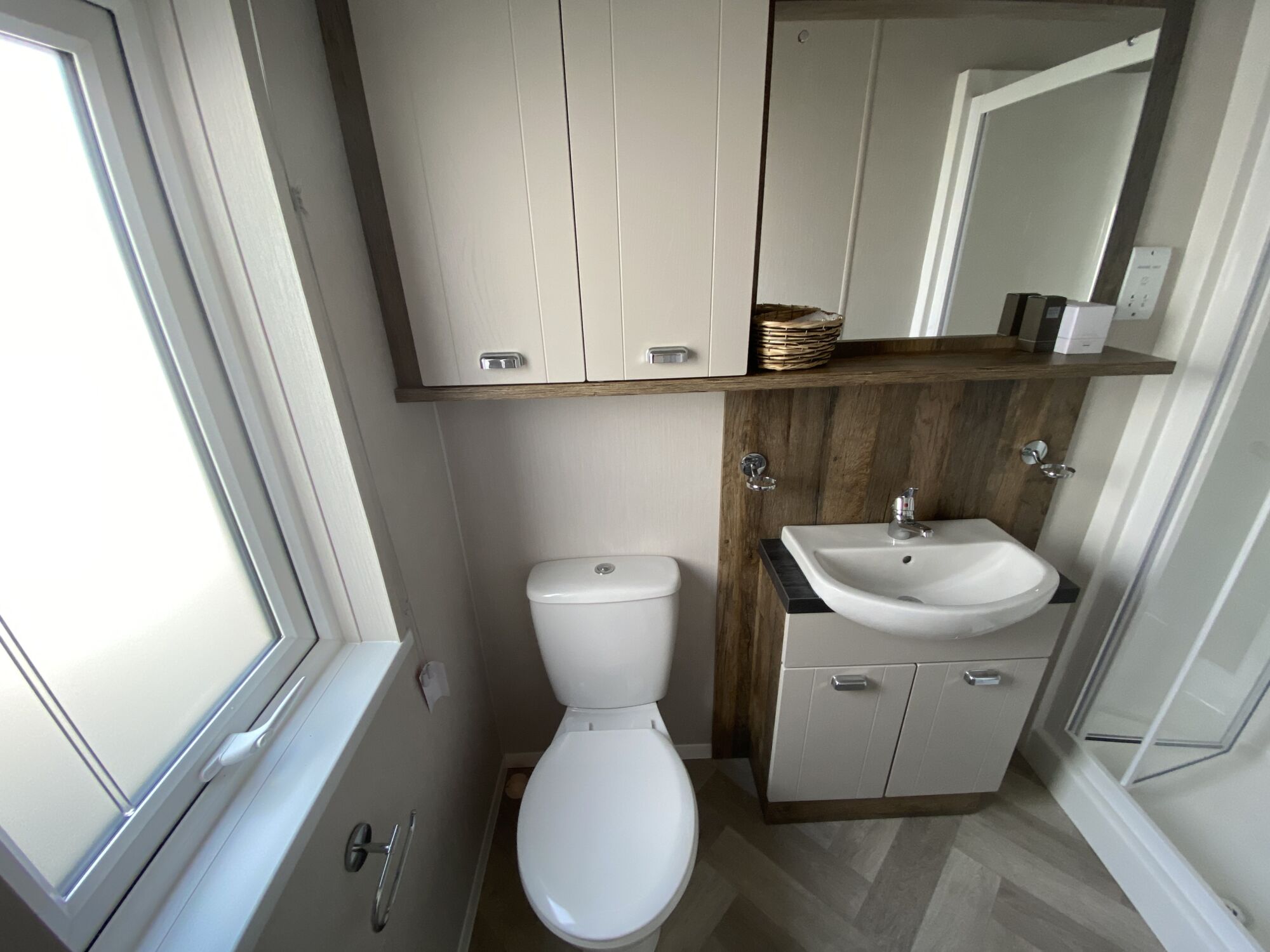 New Willerby Sheraton static caravan residential specification bathroom ensuite