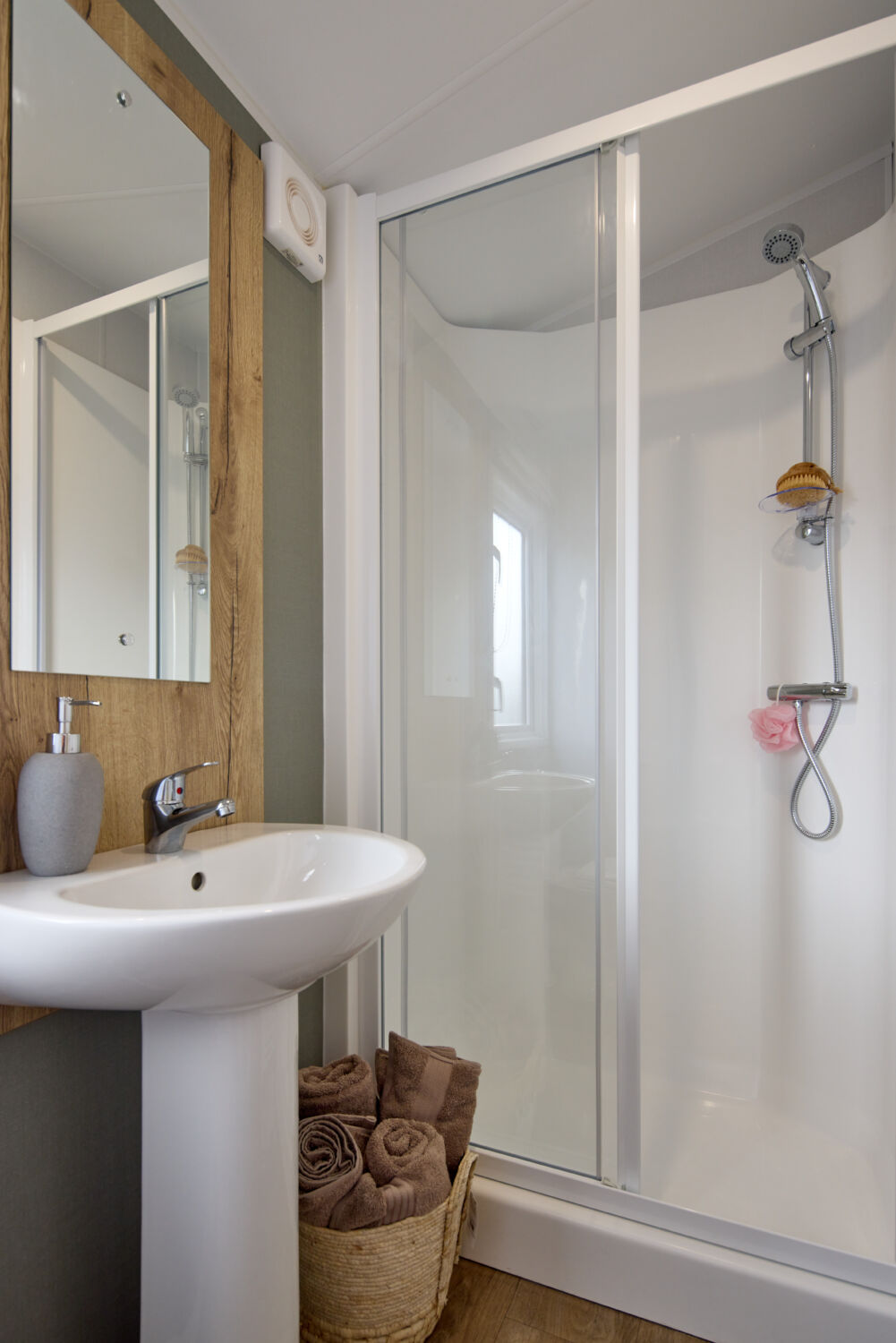 Willerby Ellerton Extra Static Caravan bathroom