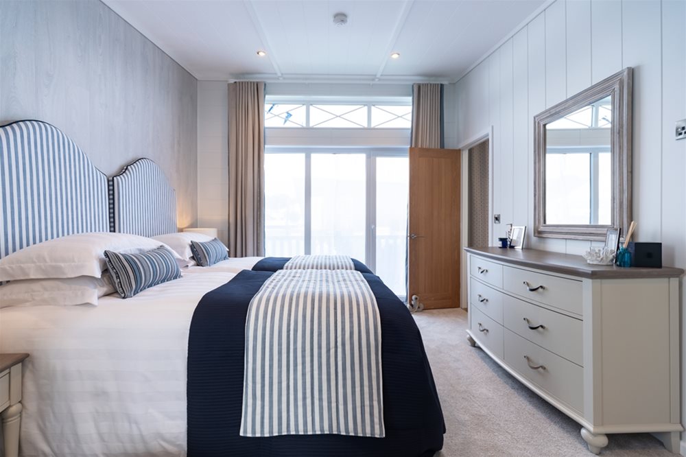 Luxury Lodge Augustine master bedroom