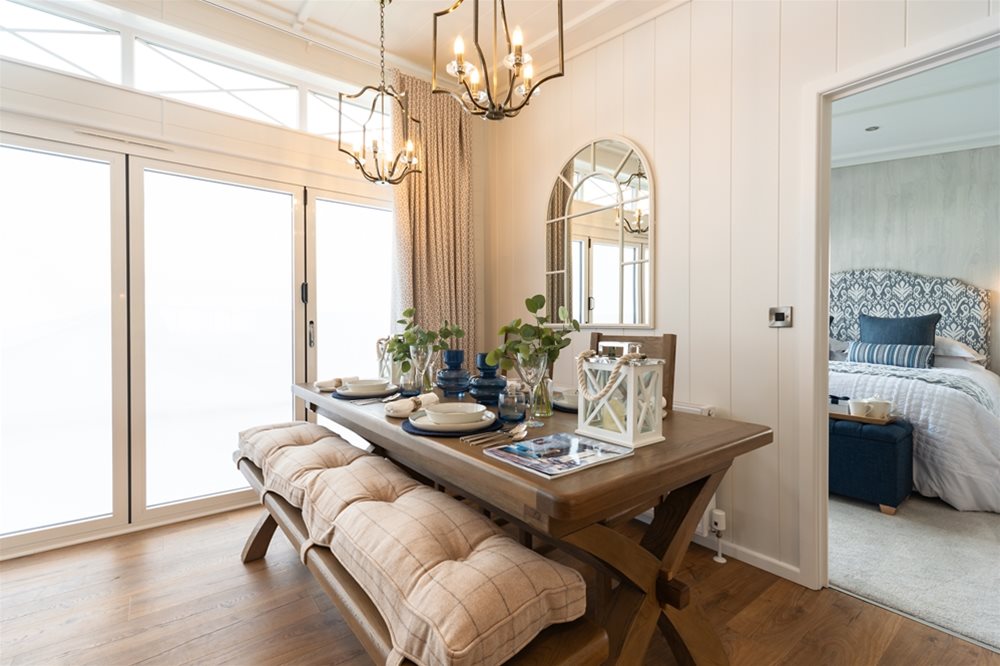 Luxury lodge Augustine dining room