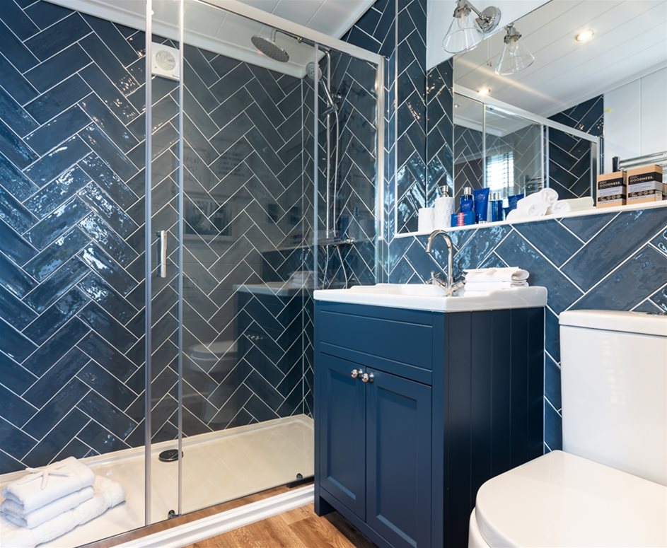 Luxury lodge Augustine ensuite to second bedroom