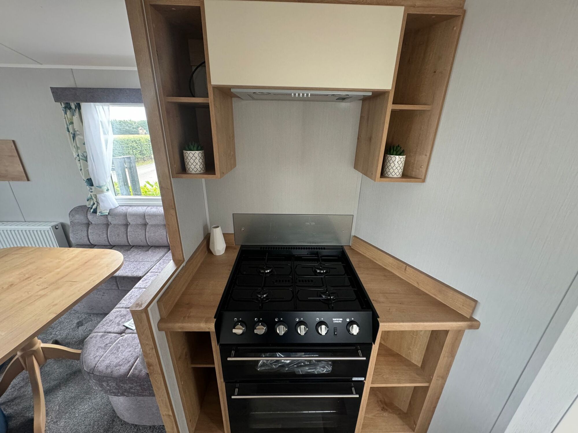 New Willerby Ashurst Static Caravan oven with gas hob