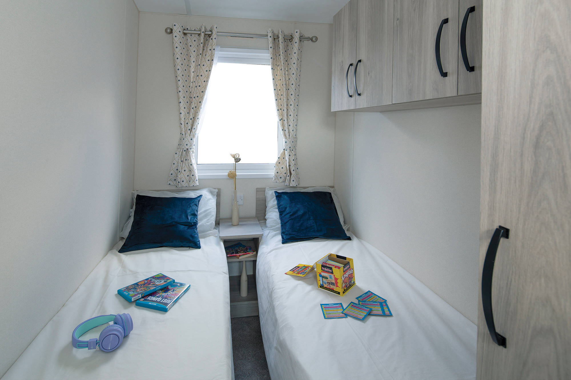 New Delta Avalon Static Caravan second bedroom with twin beds