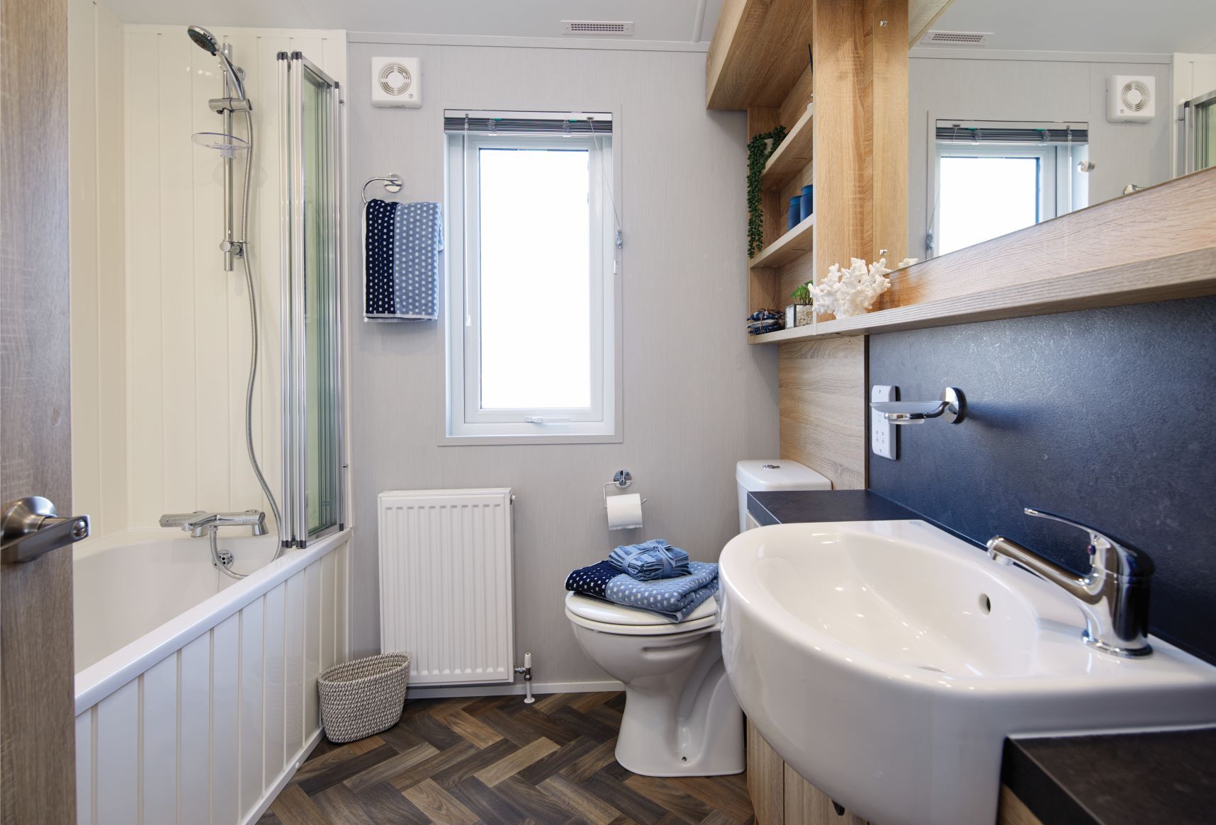 New Willerby Pinehurst twin lodge static caravan family bathroom