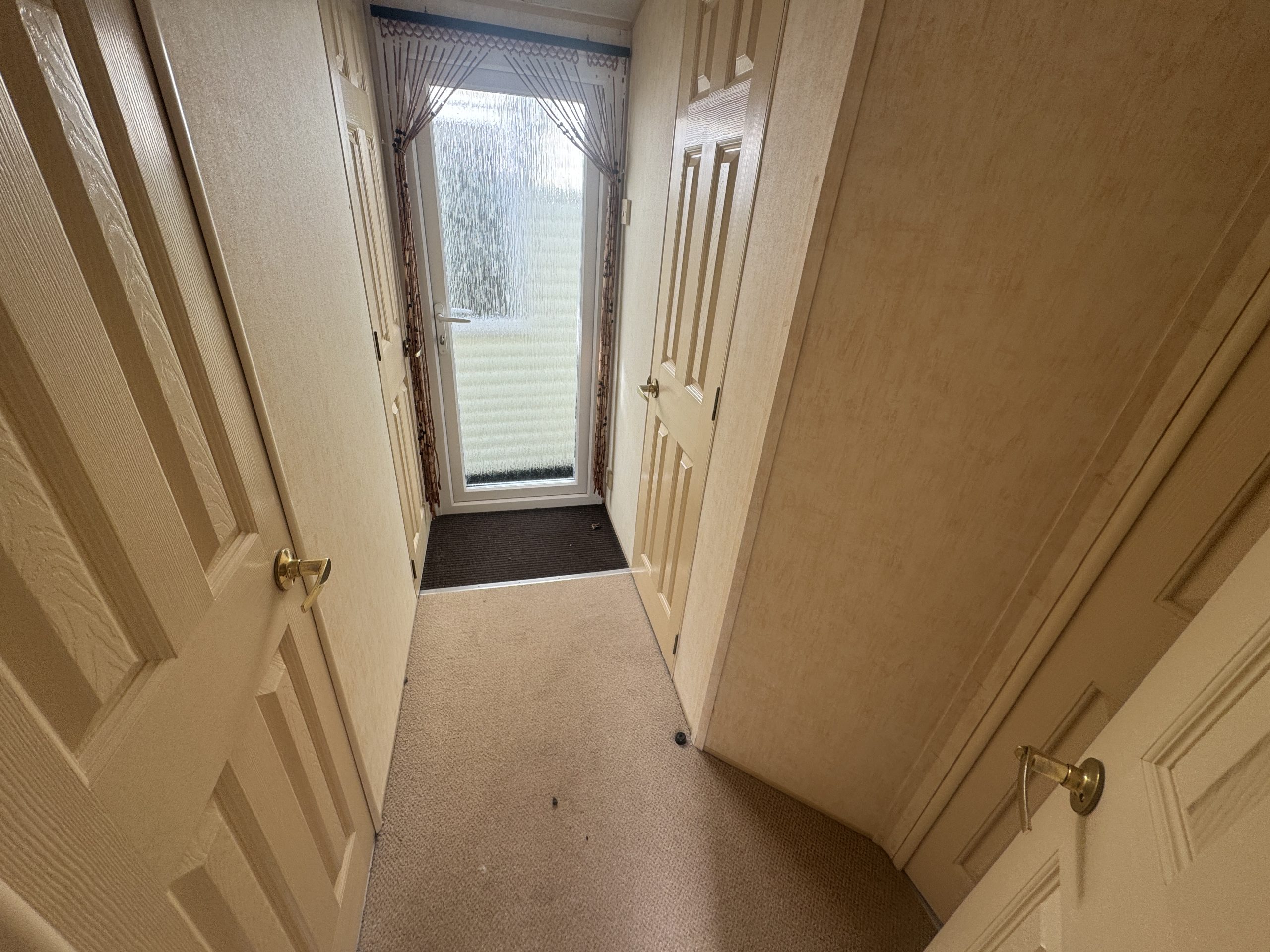 Preowned Willerby Salisbury 35x12 static caravan hallway
