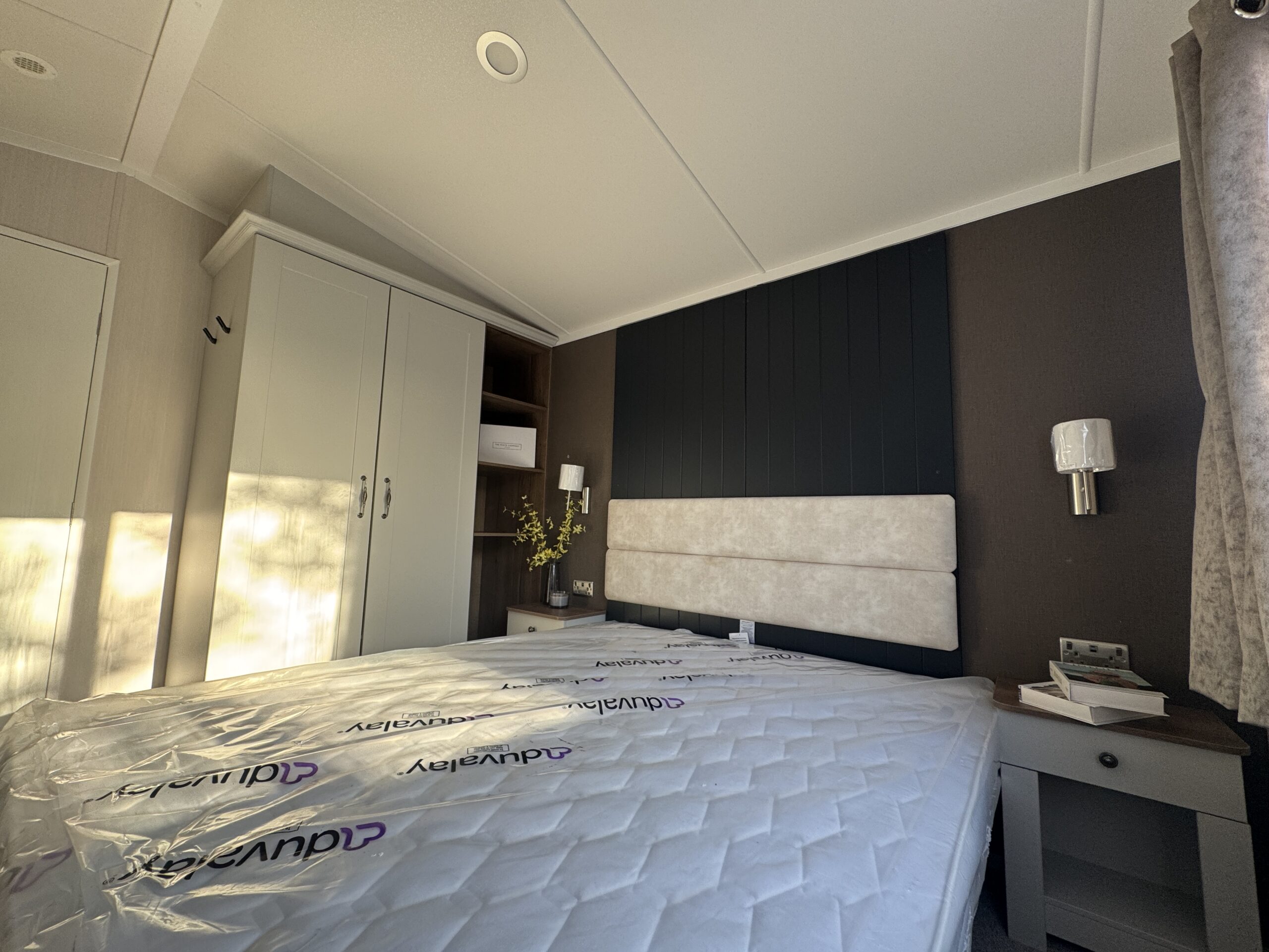 New Swift Margaux static caravan 38x12 wardrobe