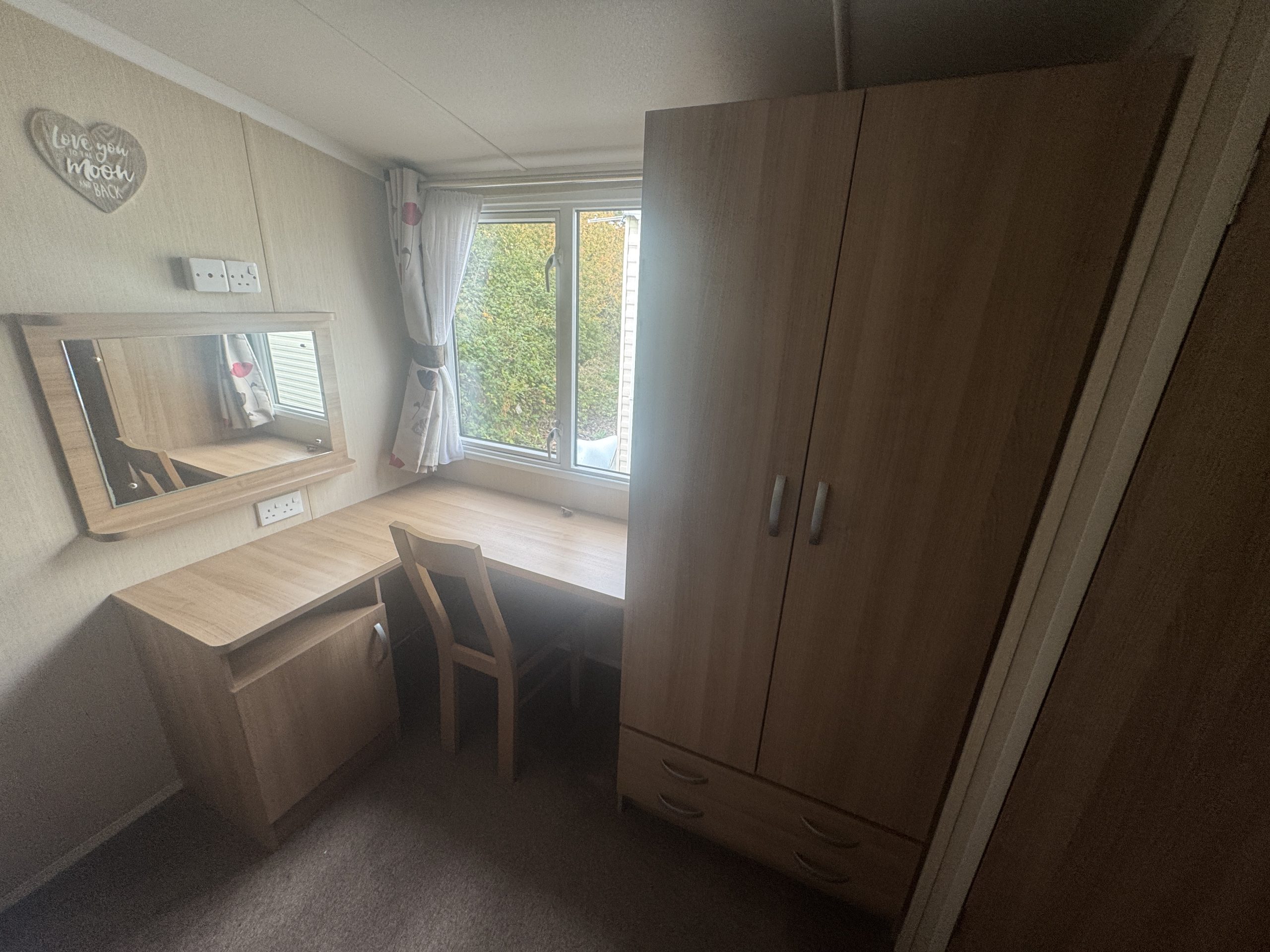 Preowned 2015 Swift Bordeaux 40x12 3 Bed Static Caravan dressing area