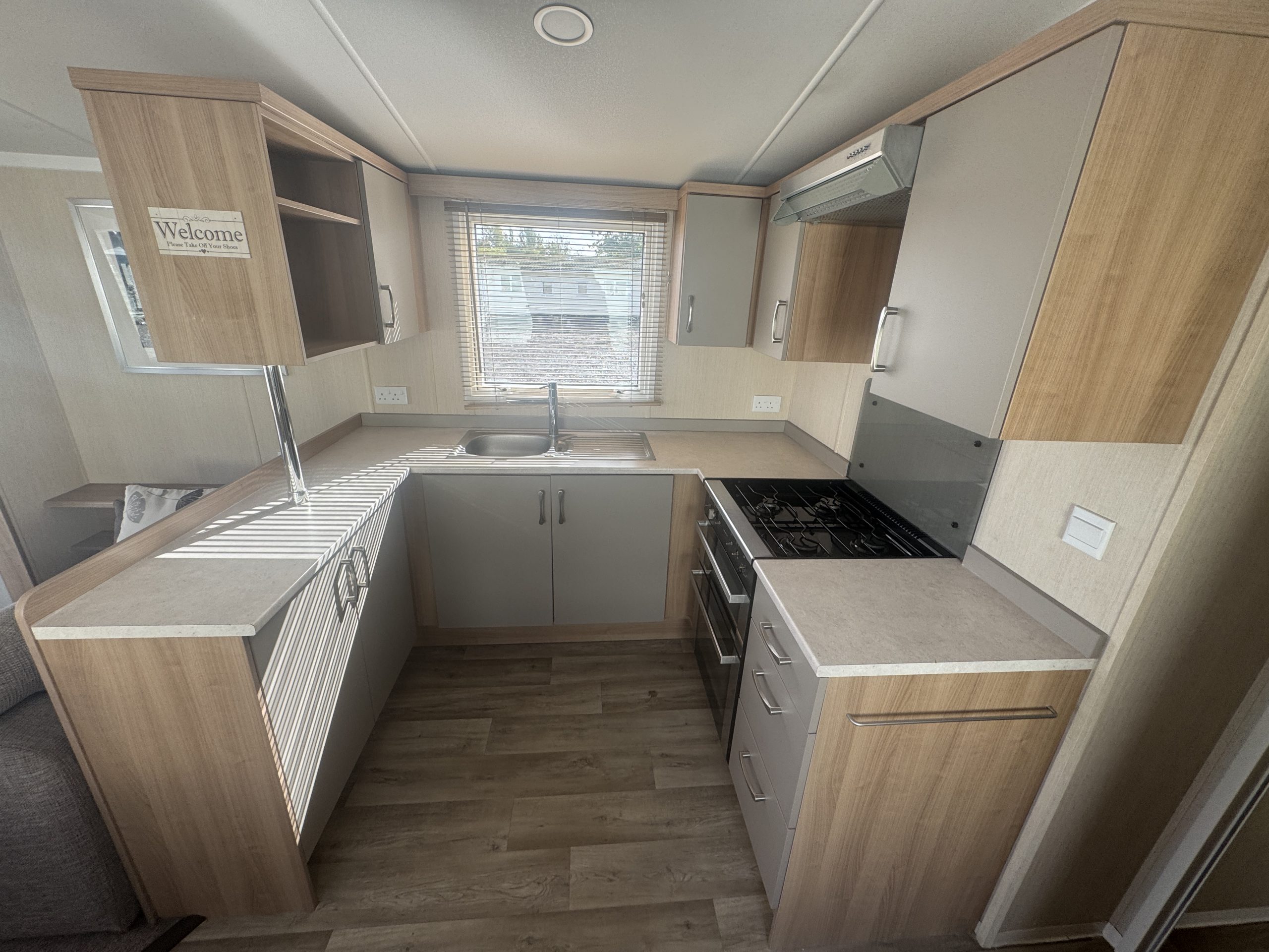 Preowned 2015 Swift Bordeaux 40x12 3 Bed Static Caravan kitchen