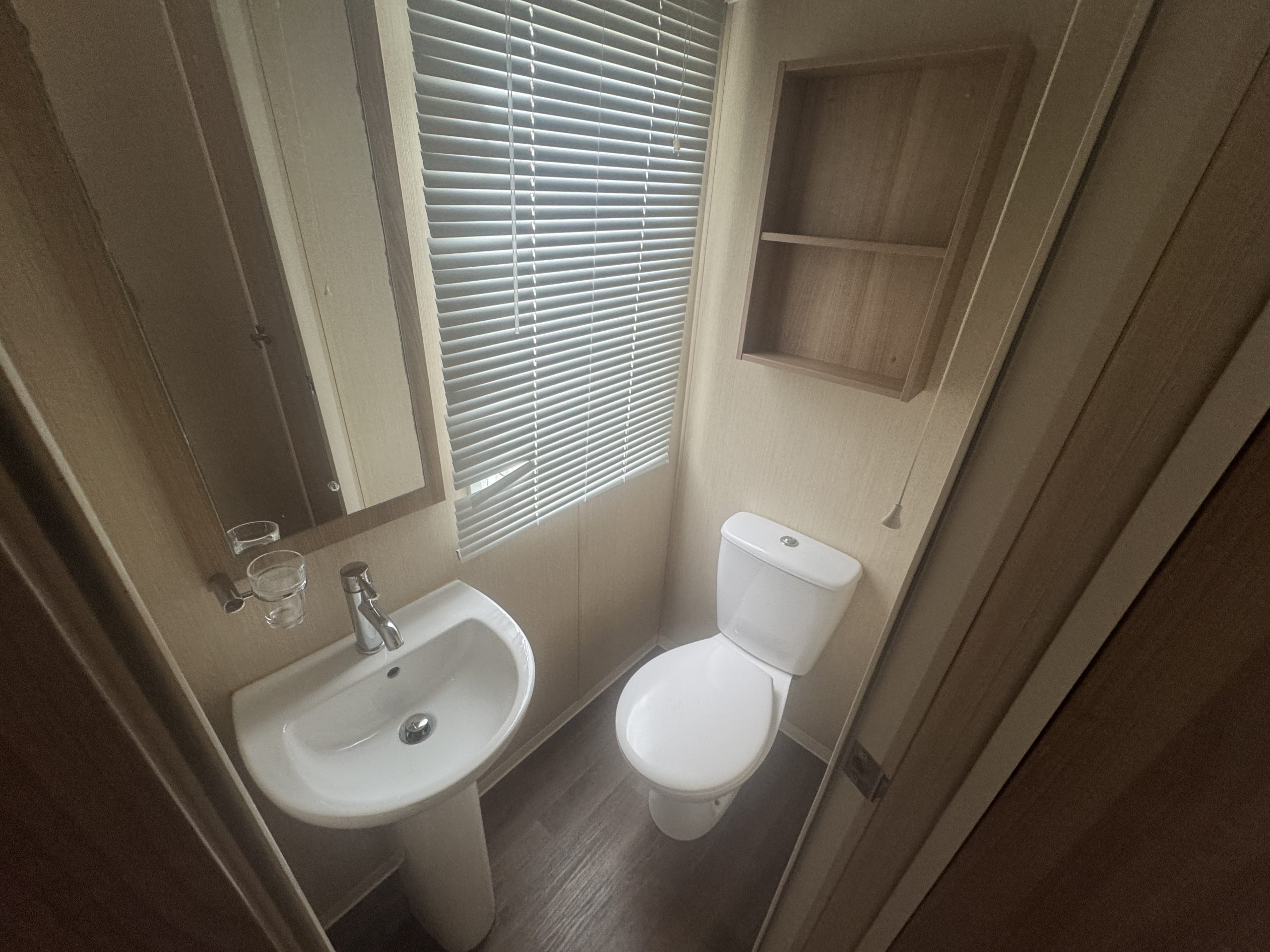 Preowned 2015 Swift Bordeaux 40x12 3 Bed Static Caravan ensuite toilet