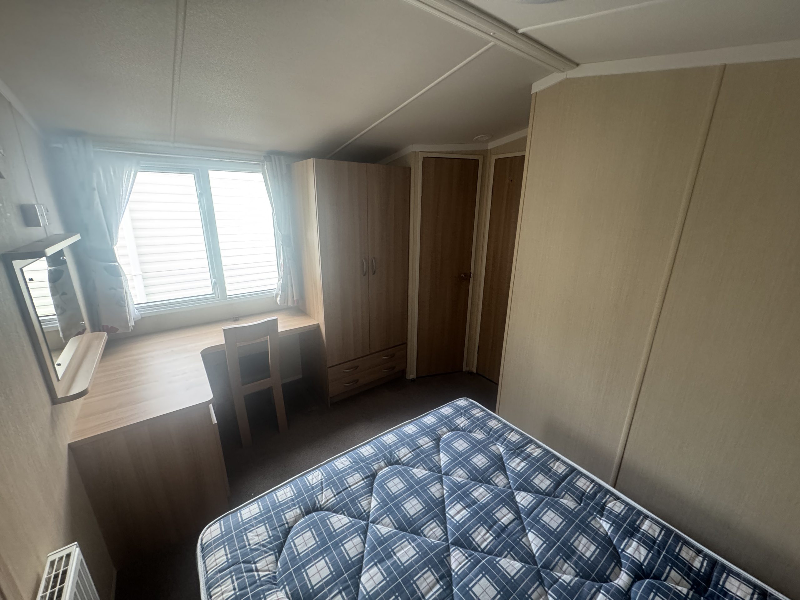Preowned 2015 Swift Bordeaux 40x12 3 Bed Static Caravan master wardrobes