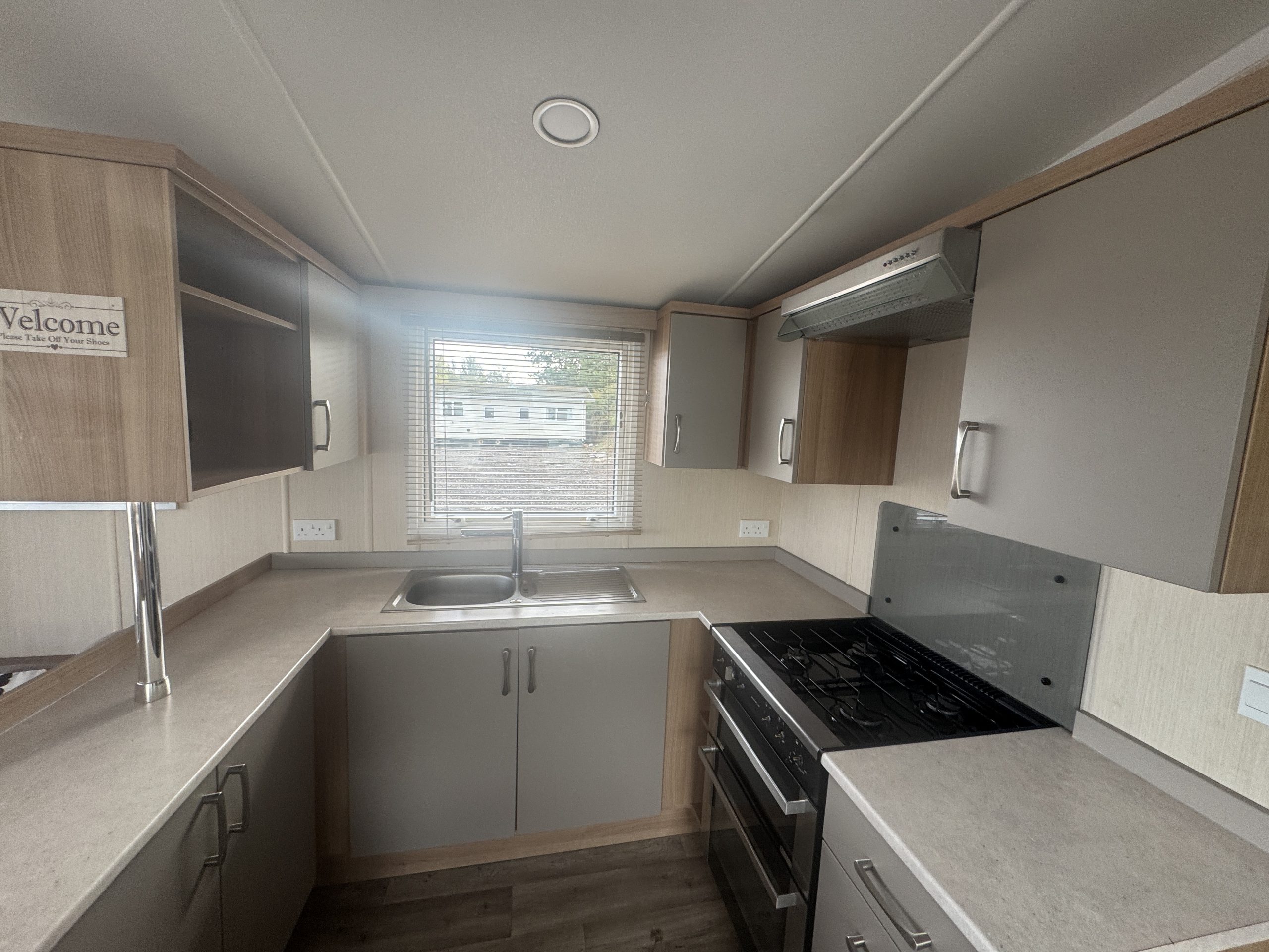 Preowned 2015 Swift Bordeaux 40x12 3 Bed Static Caravan kitchen