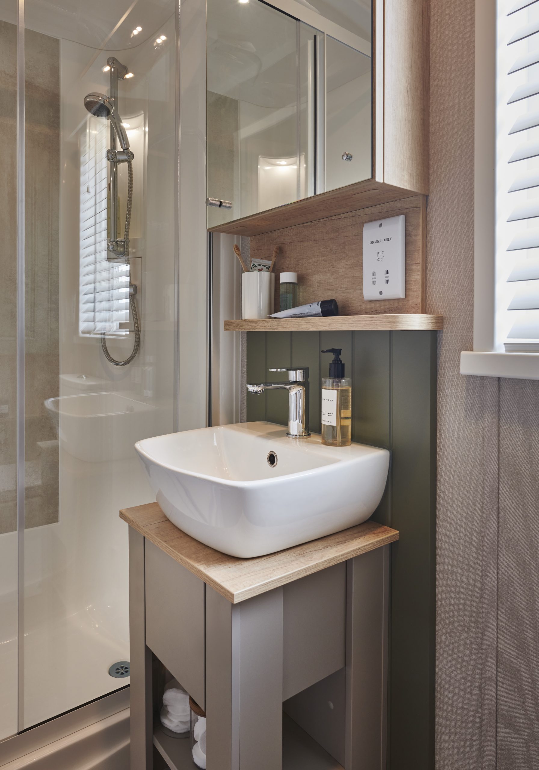 New Swift Vendee Lodge Static Caravan bathroom