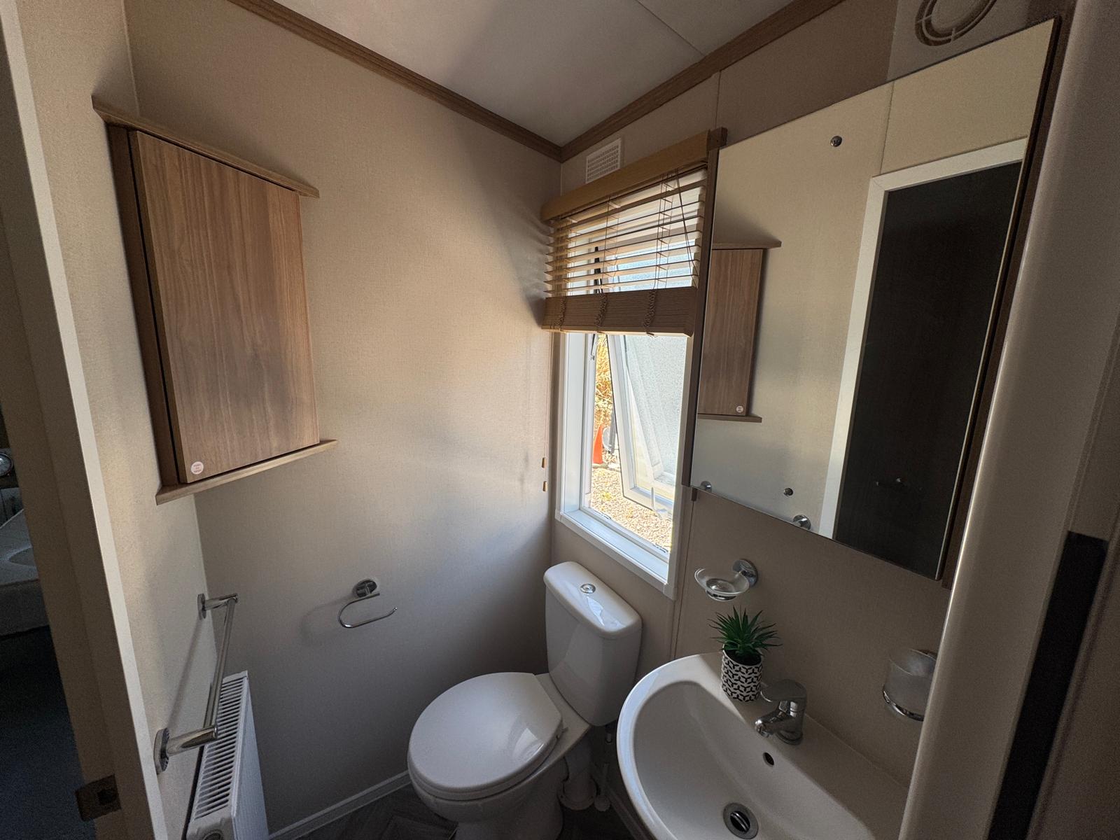 Preowned 2021 Pemberton Marlow Static Caravan shower room