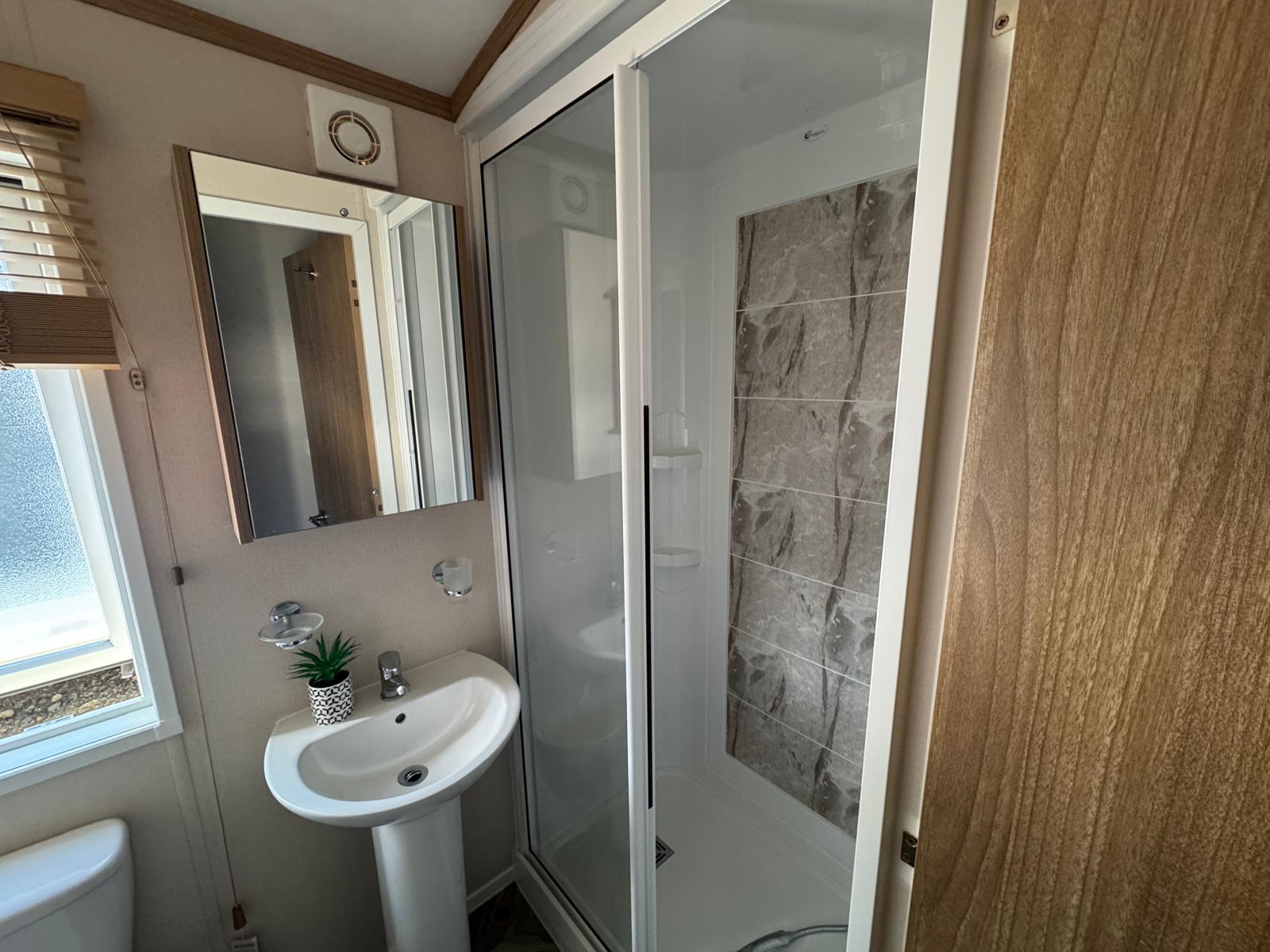 Preowned 2021 Pemberton Marlow Static Caravan bathroom