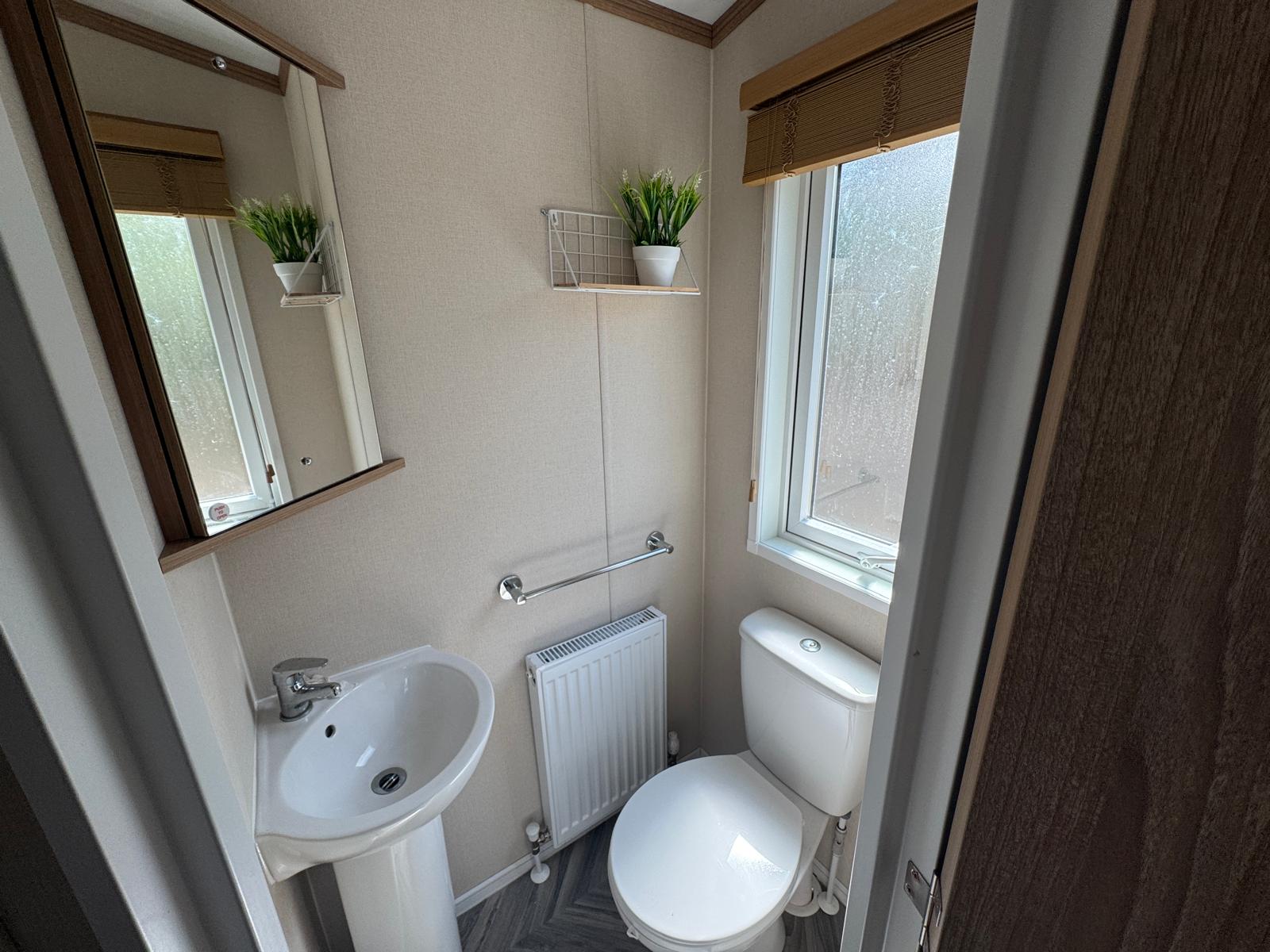 Preowned 2021 Pemberton Marlow Static Caravan ensuite toilet