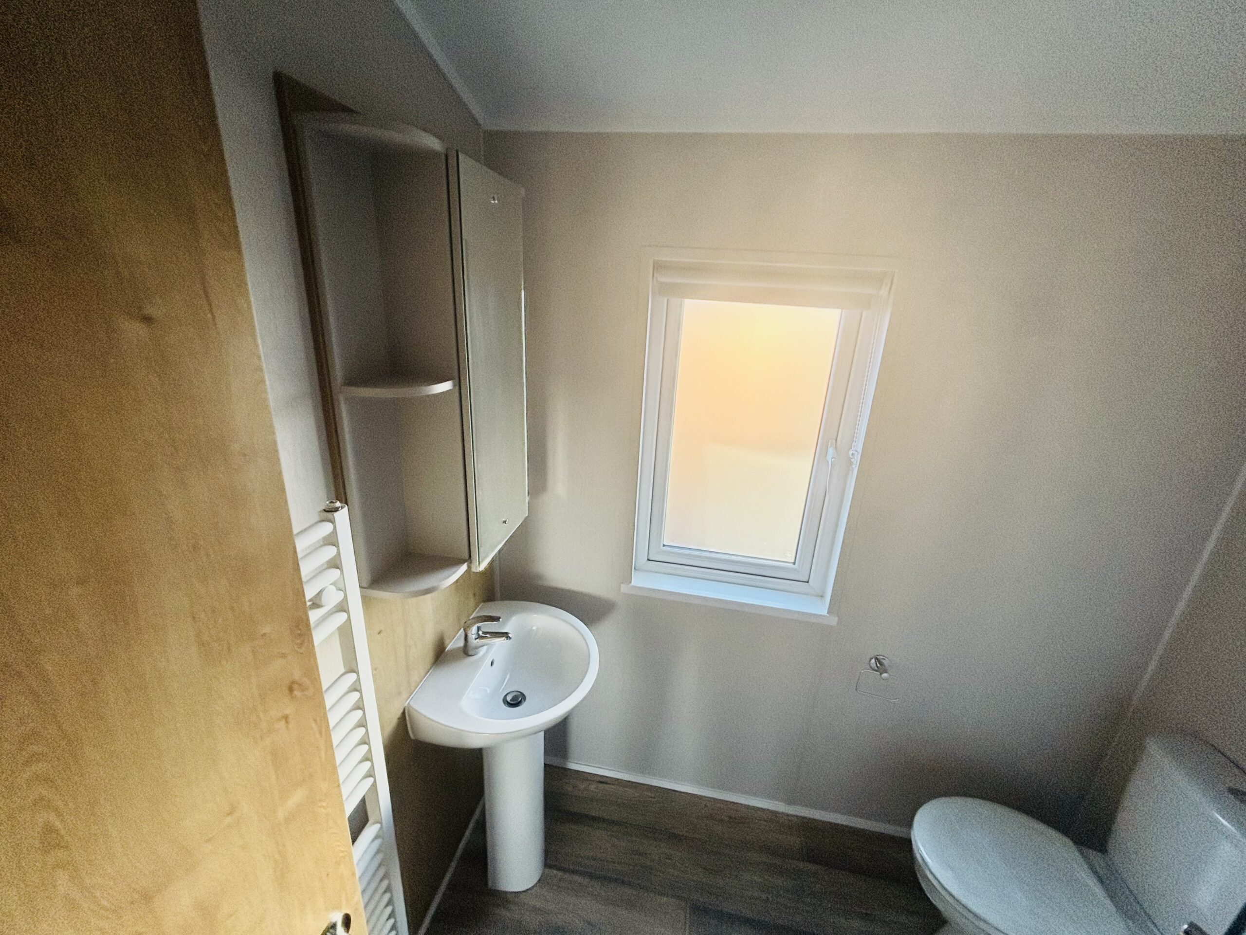 Ex Display 2024 Willerby Hayward Twin Lodge Static Caravan shower room