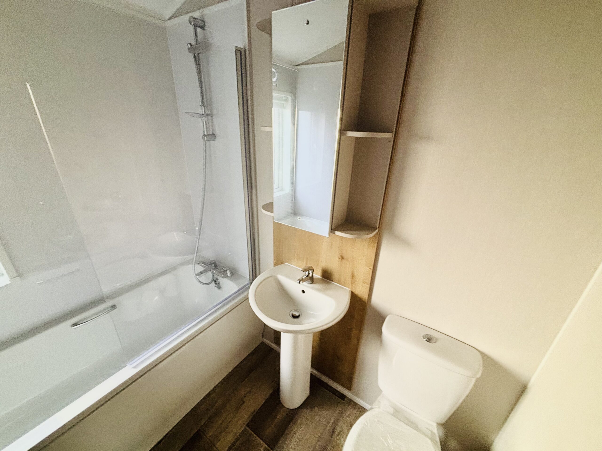 Ex Display 2024 Willerby Hayward Twin Lodge Static Caravan bath