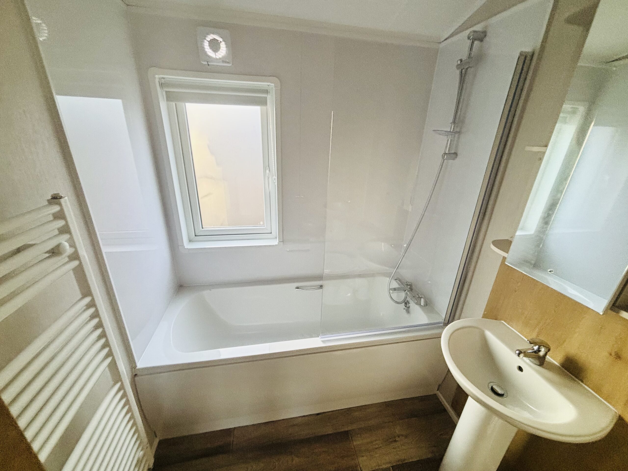 Ex Display 2024 Willerby Hayward Twin Lodge Static Caravan bathroom