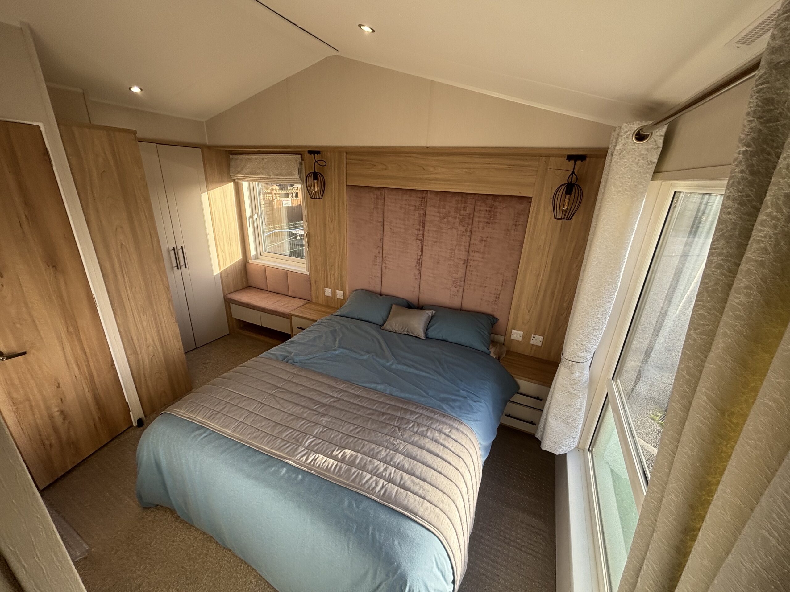 Ex Display 2024 Willerby Waverley Static Caravan lift up bed