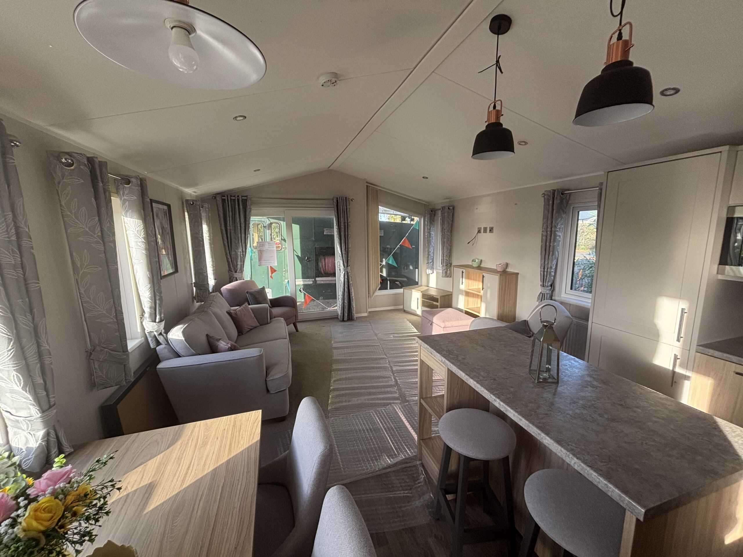 Ex Display 2024 Willerby Waverley Static Caravan freestanding furniture