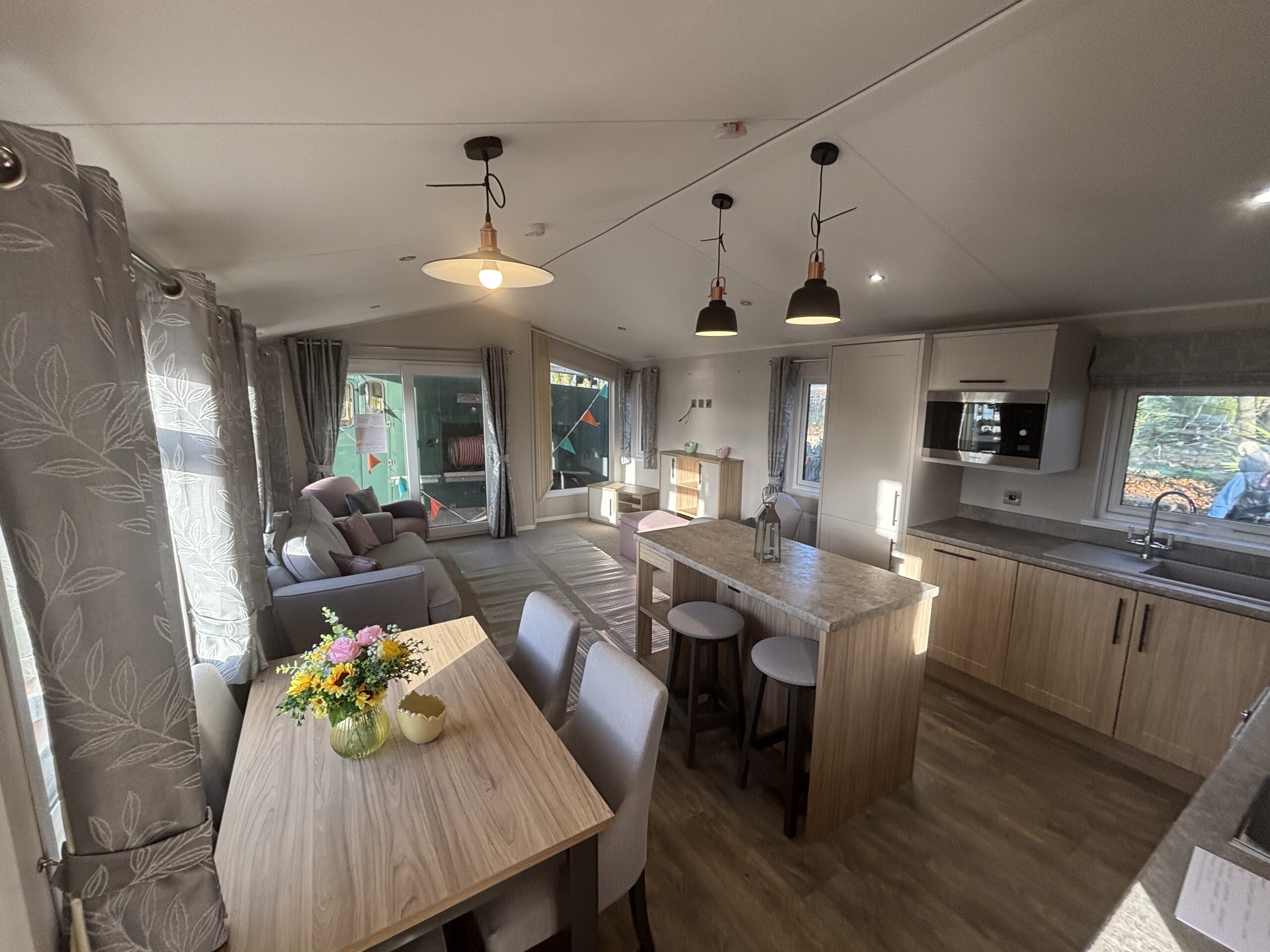 Ex Display 2024 Willerby Waverley Static Caravan breakfast bar