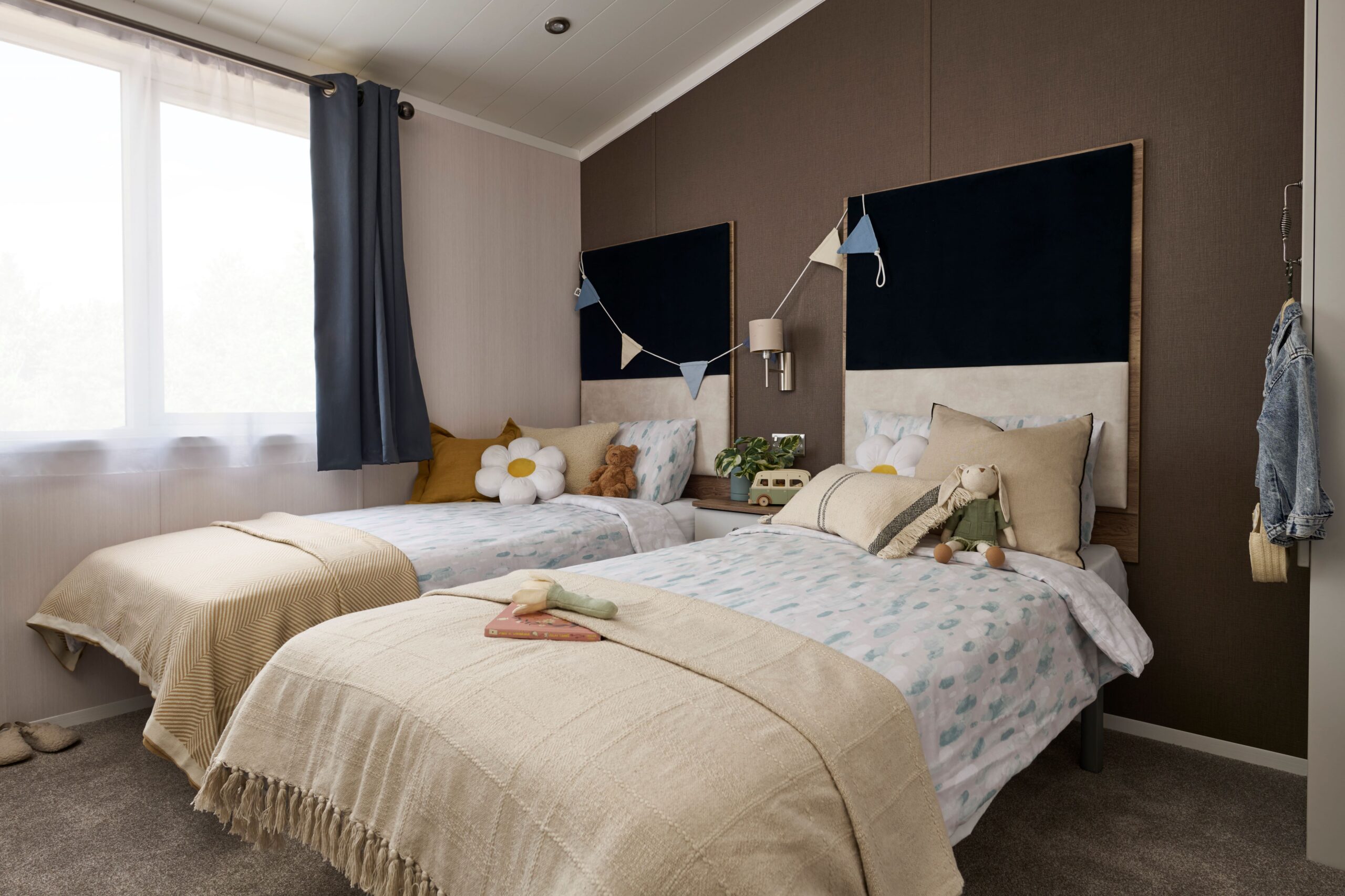 New Swift Edmonton Lodge static caravan townhouse twin bedroom